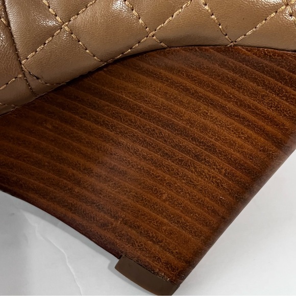 Tory Burch 7.5 Kaitlin Tan Gold Quilted Wedge Shoes - Picture 8 of 13